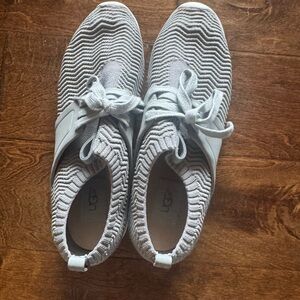 UGG Light Gray Knit Sneakers size 9